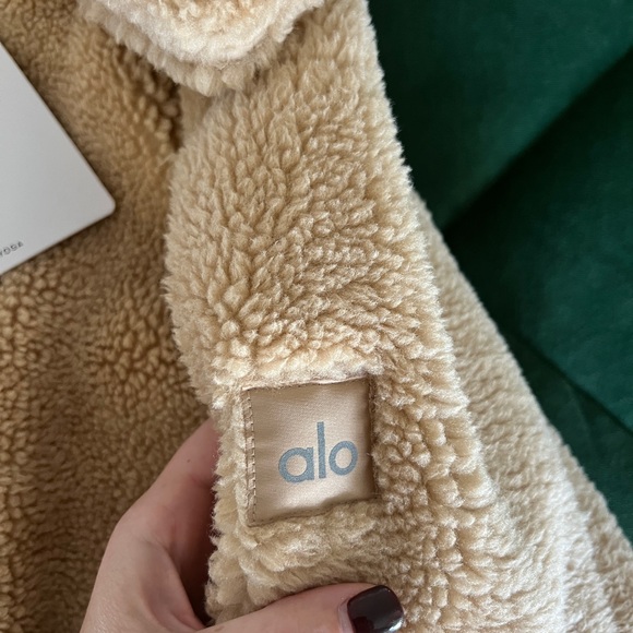 All Foxy Sherpa - Picture 3 of 4